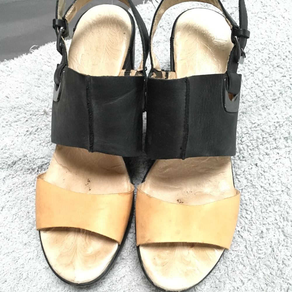 Duo-colored Wedge Sandals